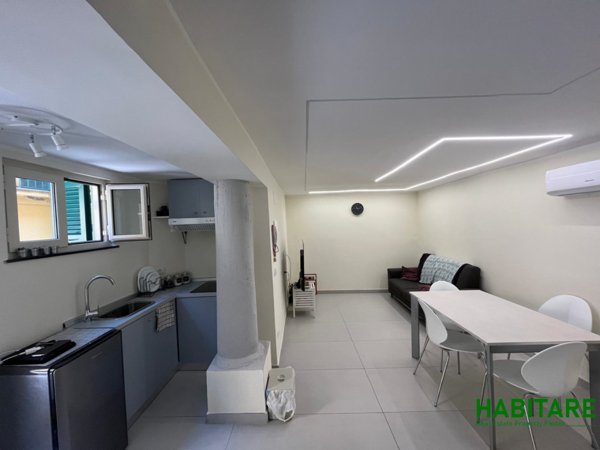 appartamento in vendita a Napoli in zona Chiaia