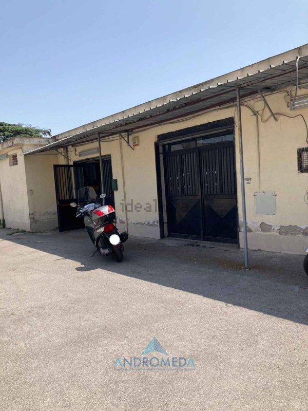 locale di sgombero in vendita a Napoli in zona Miano