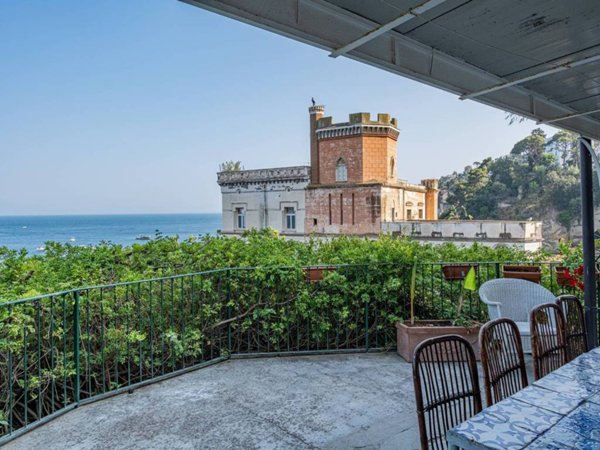 casa indipendente in vendita a Napoli in zona Posillipo