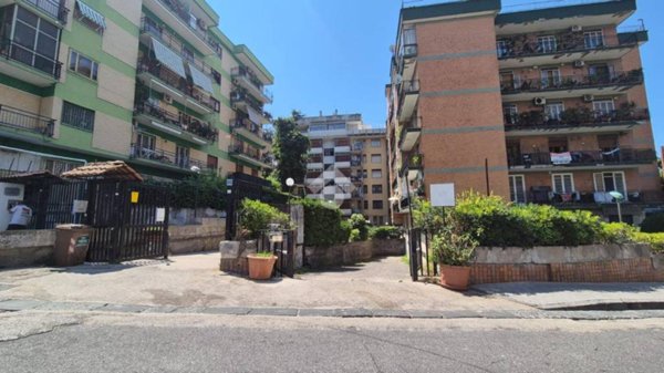 ufficio in vendita a Napoli in zona Soccavo