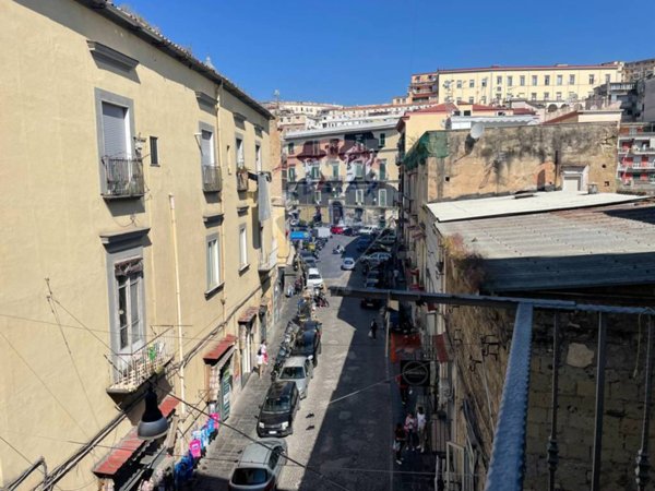 appartamento in vendita a Napoli in zona Stella