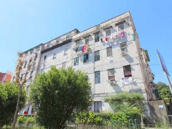 appartamento in vendita a Napoli in zona San Carlo all'Arena