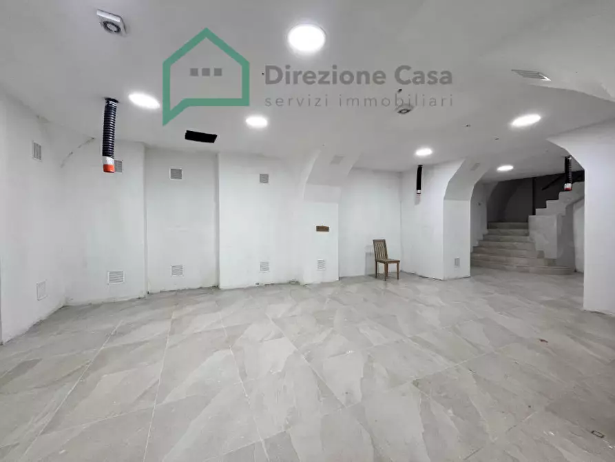 locale di sgombero in vendita a Napoli