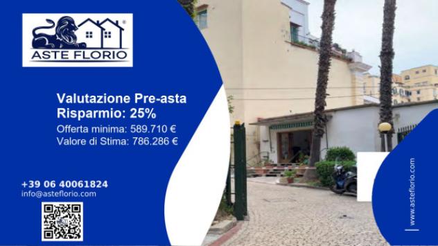 appartamento in vendita a Napoli in zona Chiaia