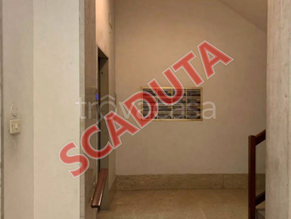 appartamento in vendita a Napoli in zona Chiaia