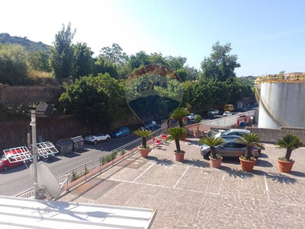 locale commerciale in vendita a Napoli in zona Pianura