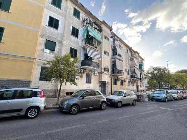 appartamento in vendita a Napoli in zona Barra