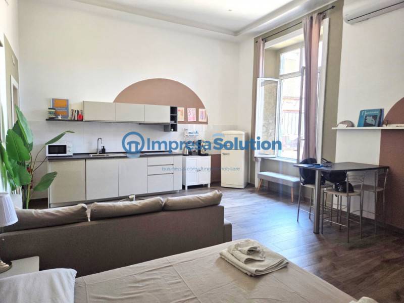 appartamento in vendita a Napoli in zona San Lorenzo