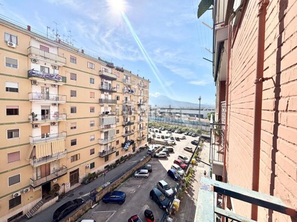 appartamento in vendita a Napoli in zona Poggioreale