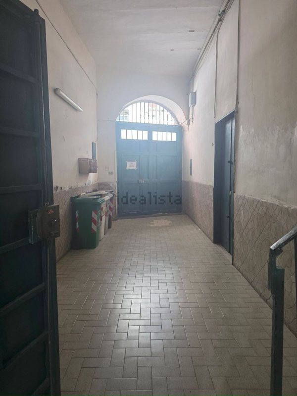 appartamento in vendita a Napoli in zona San Carlo all'Arena