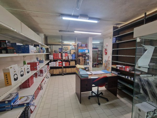 appartamento in vendita a Napoli in zona San Carlo all'Arena