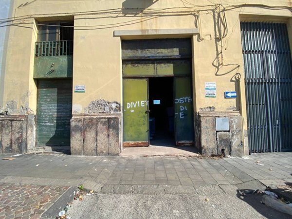 negozio in vendita a Napoli in zona Poggioreale