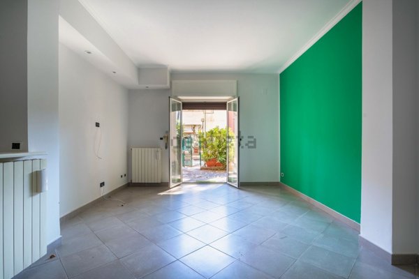 appartamento in vendita a Napoli in zona Chiaia