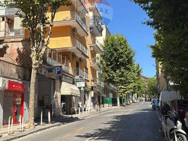 negozio in vendita a Napoli in zona Camaldoli