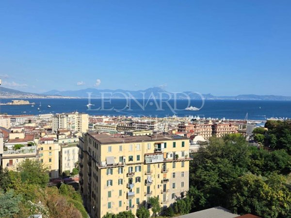 appartamento in vendita a Napoli in zona Chiaia