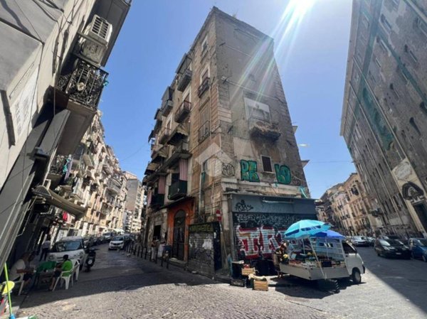 negozio in vendita a Napoli in zona Pendino / San Giuseppe