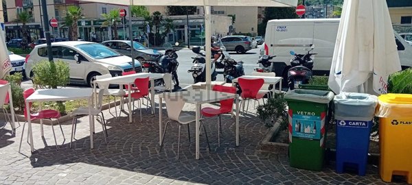 locale commerciale in vendita a Napoli in zona Fuorigrotta