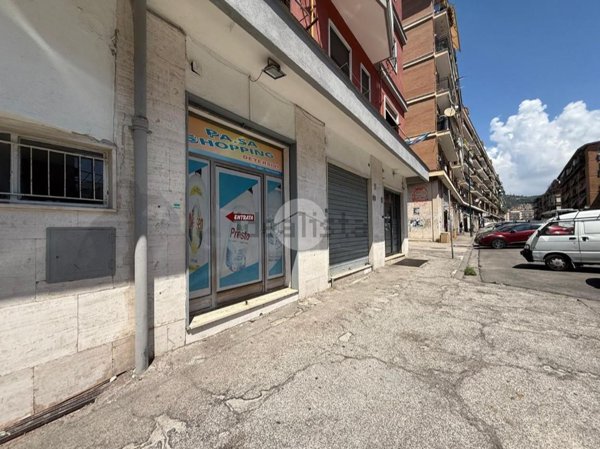 negozio in vendita a Napoli in zona Soccavo