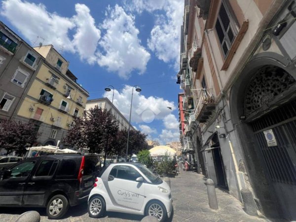 locale commerciale in vendita a Napoli