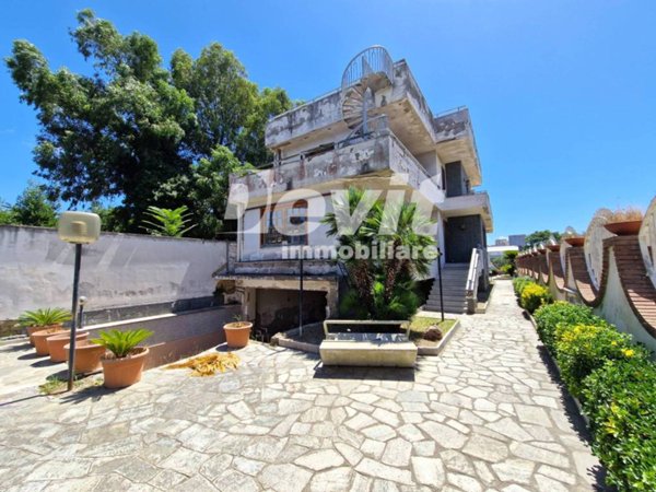 casa indipendente in vendita a Napoli in zona Barra