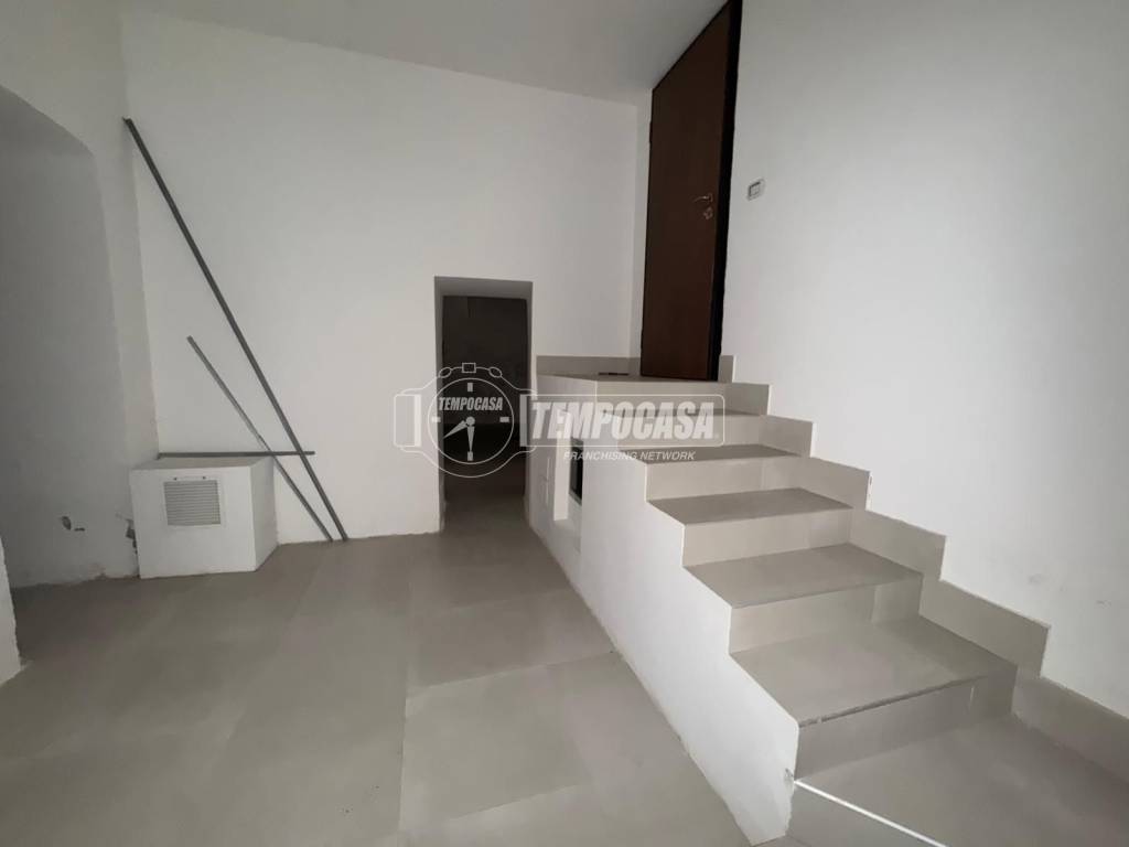locale commerciale in vendita a Napoli in zona Bagnoli