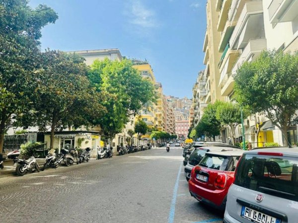negozio in vendita a Napoli in zona Chiaia