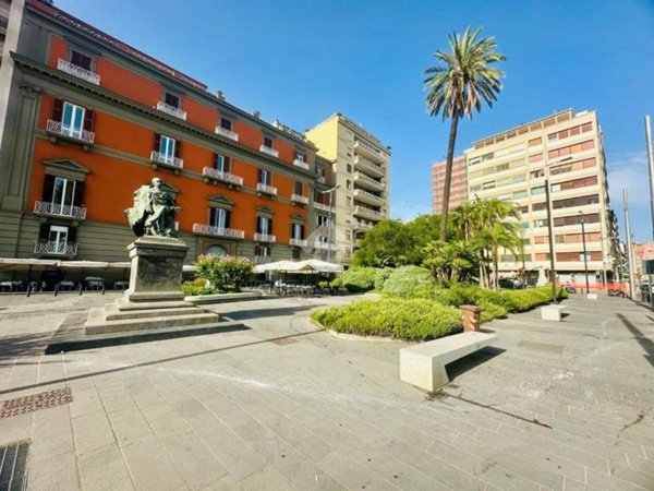 negozio in vendita a Napoli in zona Chiaia