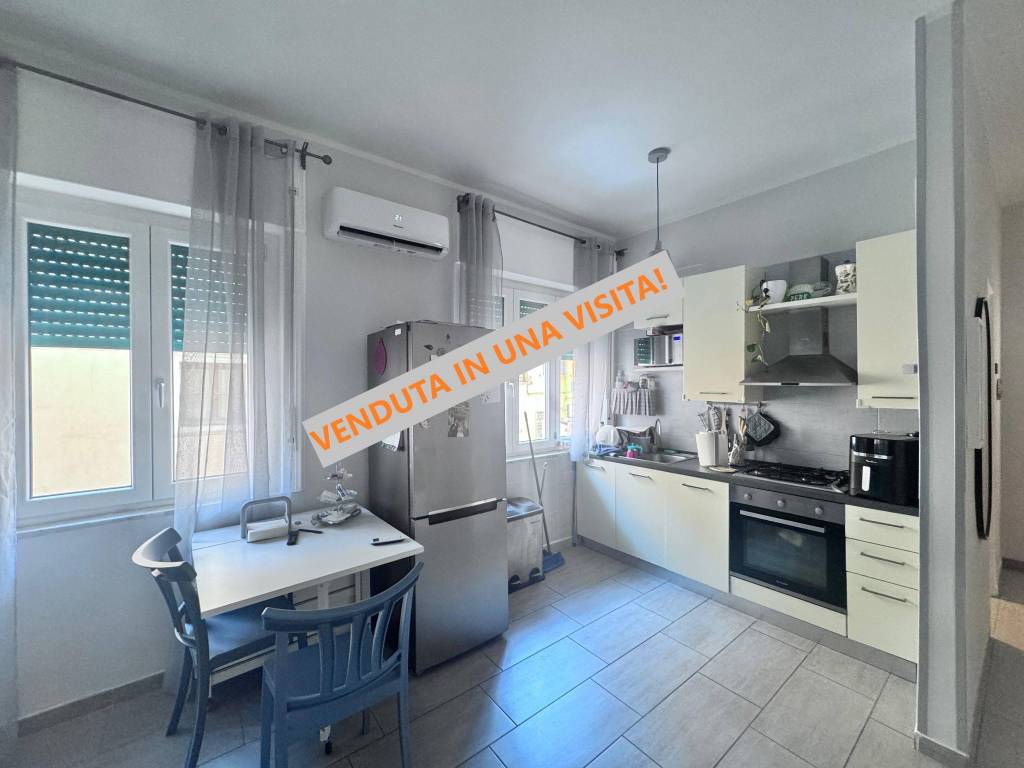 appartamento in vendita a Napoli in zona Bagnoli