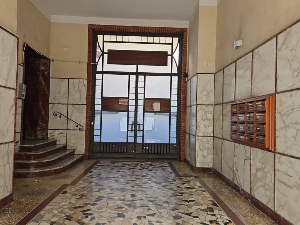 appartamento in vendita a Napoli in zona Chiaia