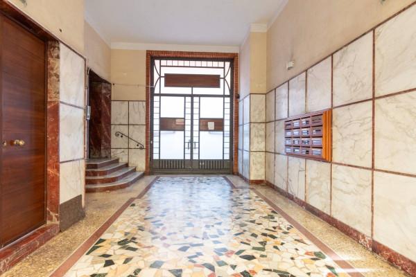 appartamento in vendita a Napoli in zona Chiaia