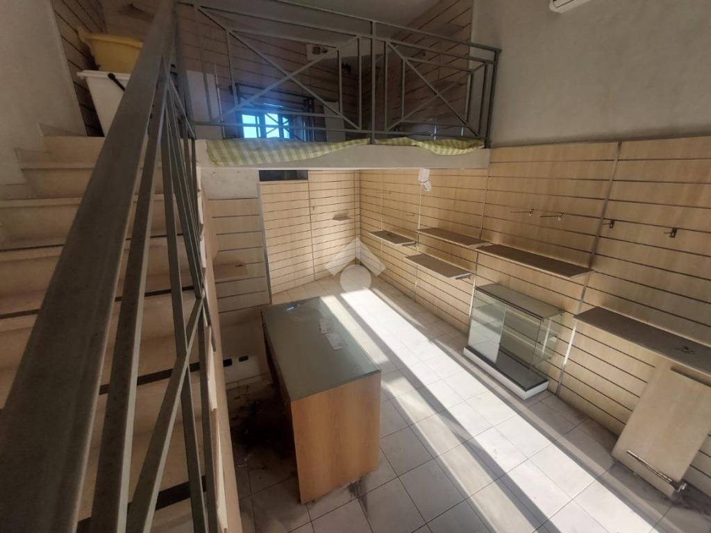negozio in vendita a Napoli in zona Piscinola