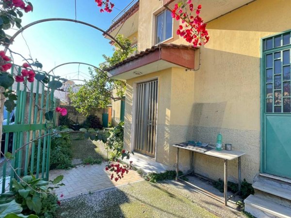 intera palazzina in vendita a Napoli in zona Chiaiano