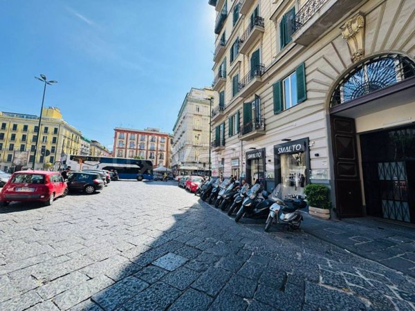 negozio in vendita a Napoli in zona Pendino / San Giuseppe