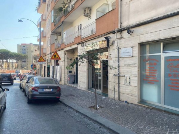 negozio in vendita a Napoli in zona Capodimonte / Colli Aminei