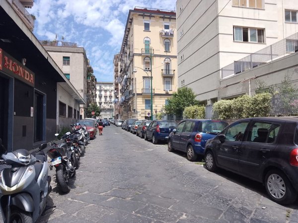 locale commerciale in vendita a Napoli in zona Pendino / San Giuseppe