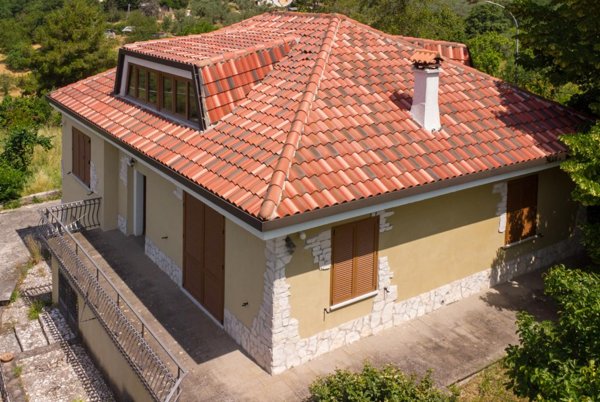 casa indipendente in vendita a Napoli in zona Ponticelli