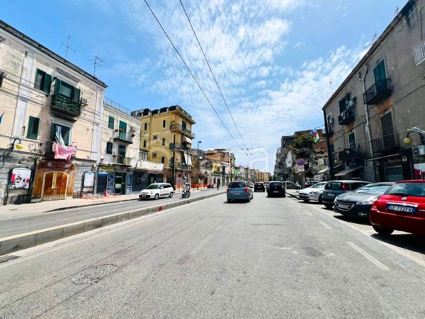negozio in vendita a Napoli in zona Barra
