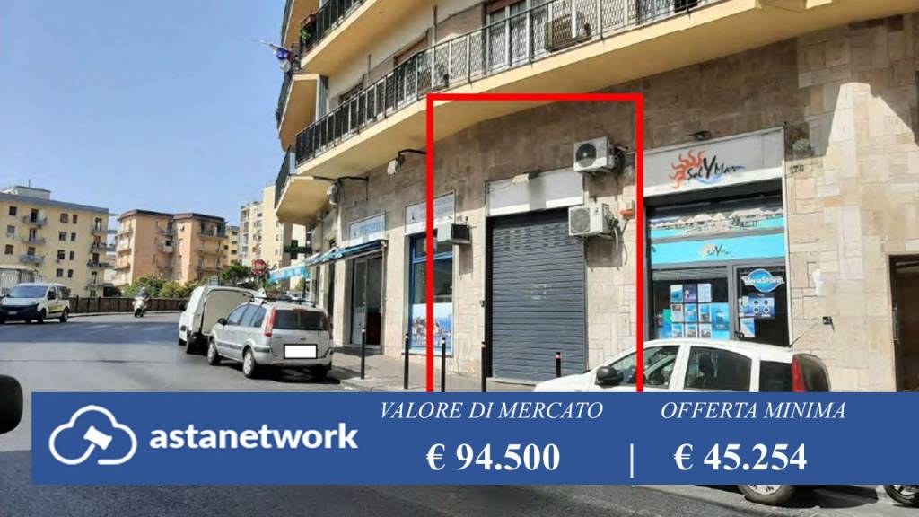 negozio in vendita a Napoli in zona Arenella