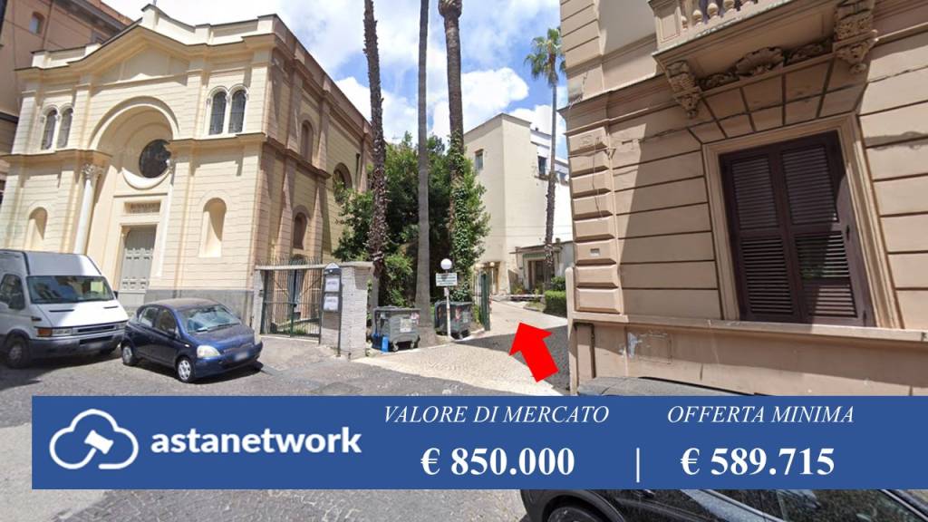 appartamento in vendita a Napoli in zona Chiaia