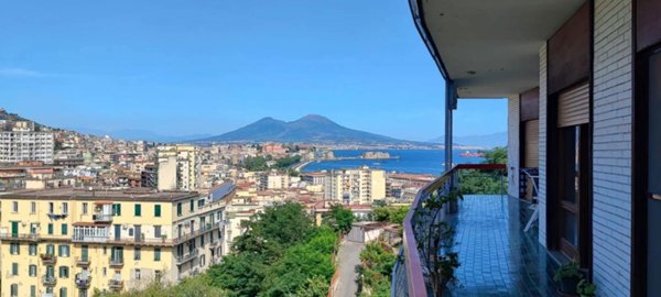 appartamento in vendita a Napoli in zona Chiaia