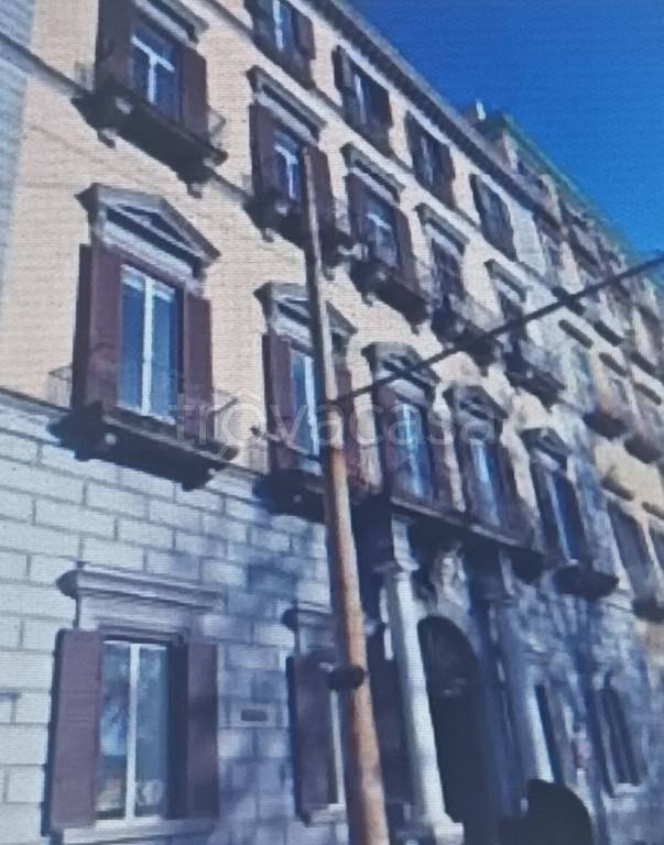 appartamento in vendita a Napoli in zona Chiaia