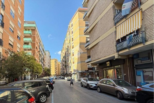 negozio in vendita a Napoli in zona Vomero