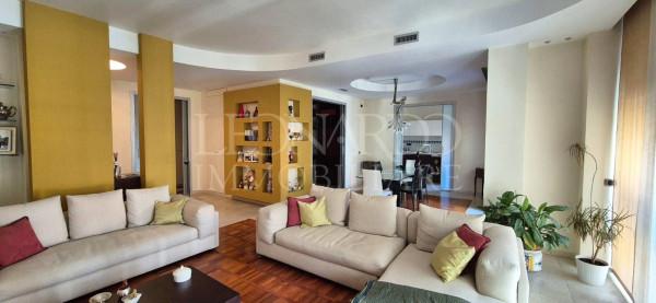 appartamento in vendita a Napoli in zona Chiaia