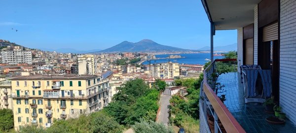 appartamento in vendita a Napoli in zona Chiaia