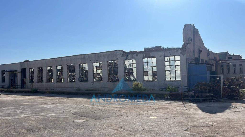 ufficio in vendita a Napoli in zona Barra