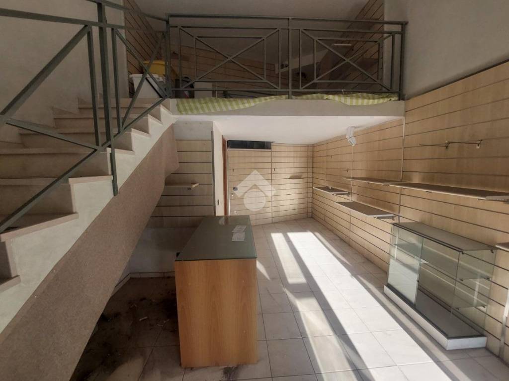 negozio in vendita a Napoli in zona Chiaiano