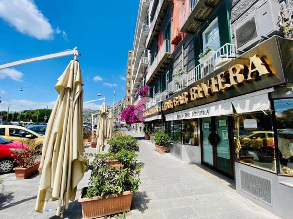 appartamento in vendita a Napoli in zona Chiaia