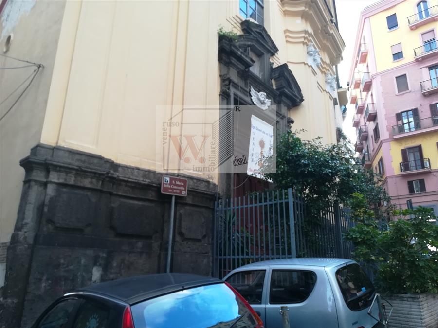 appartamento in vendita a Napoli in zona Chiaia