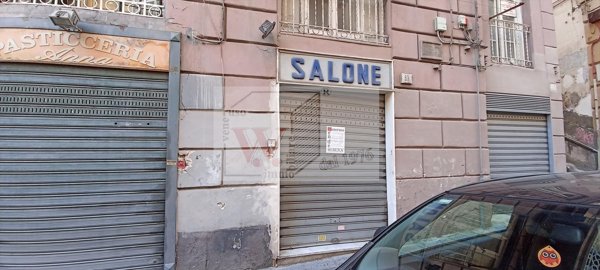 locale commerciale in vendita a Napoli in zona Chiaia