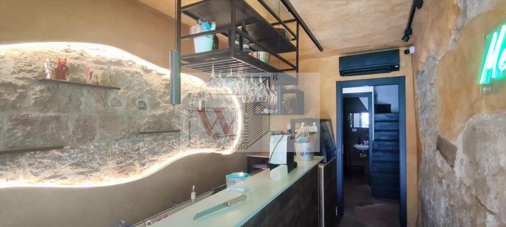 negozio in vendita a Napoli in zona Chiaia